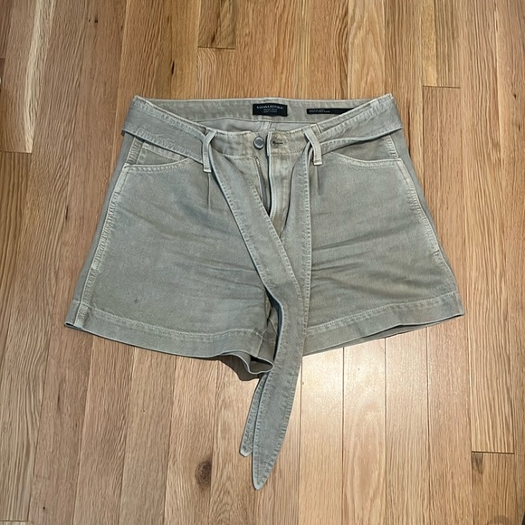 GUC Banana Republic shorts - Picture 2 of 9